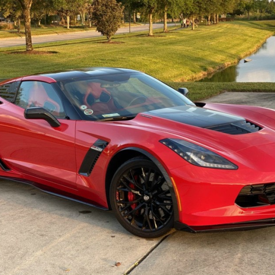 Bố Thắng trước chevrolet corvette Z06 - 2016 